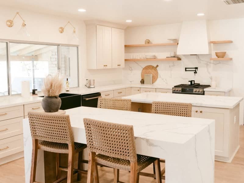 Flooring experts at Lindsay's Carpet & Paint Center